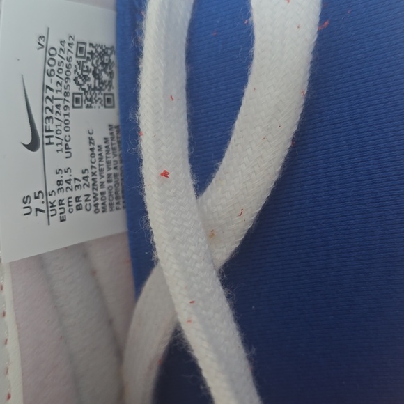 Nike LD-1000 Red & Silver Women's Shoes, Retail Price $105.00 USD - Picture 11 of 16